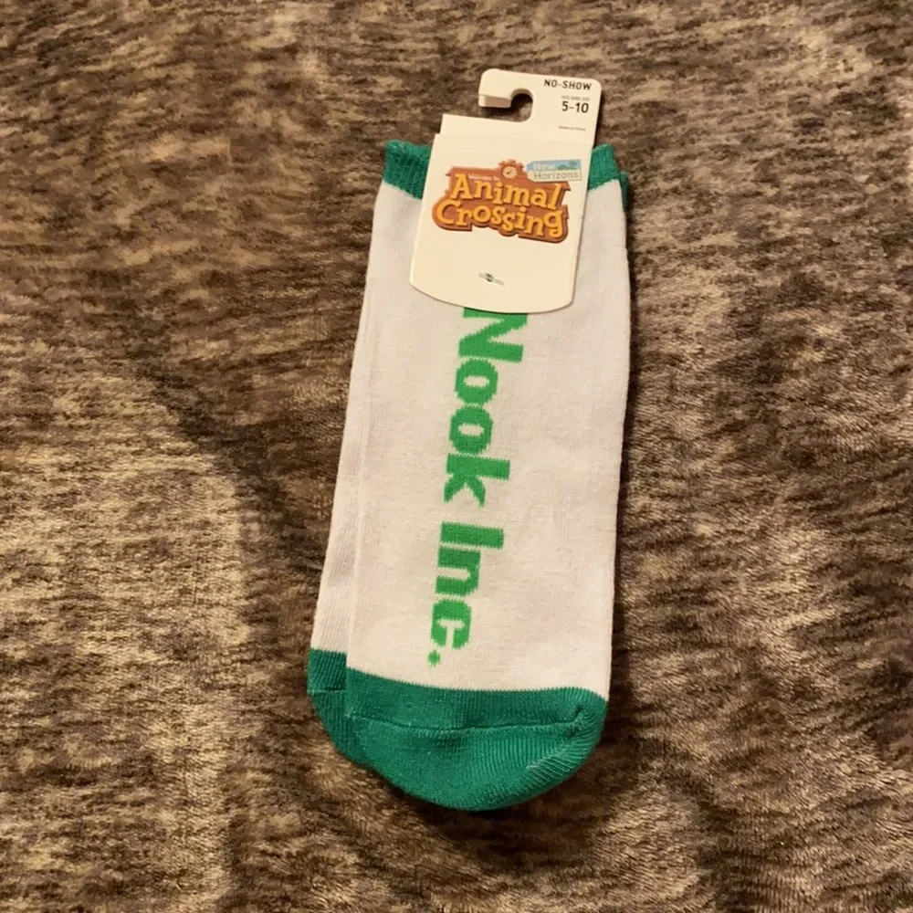 2/$12‎ Animal Crossing New Horizon Nook Inc. Socks Hot Topic